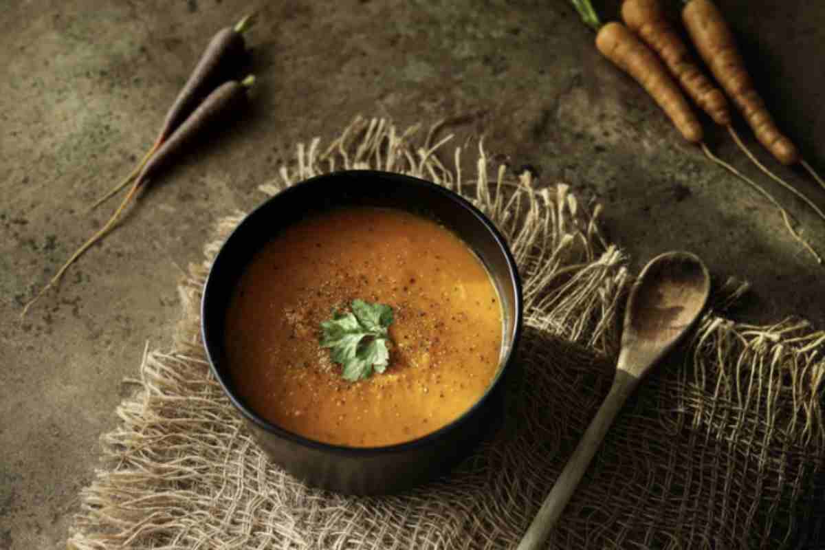 Secondo l’analisi di Yuka, tra le zuppe pronte biologiche spiccano due prodotti che hanno ottenuto il punteggio massimo di 100/100