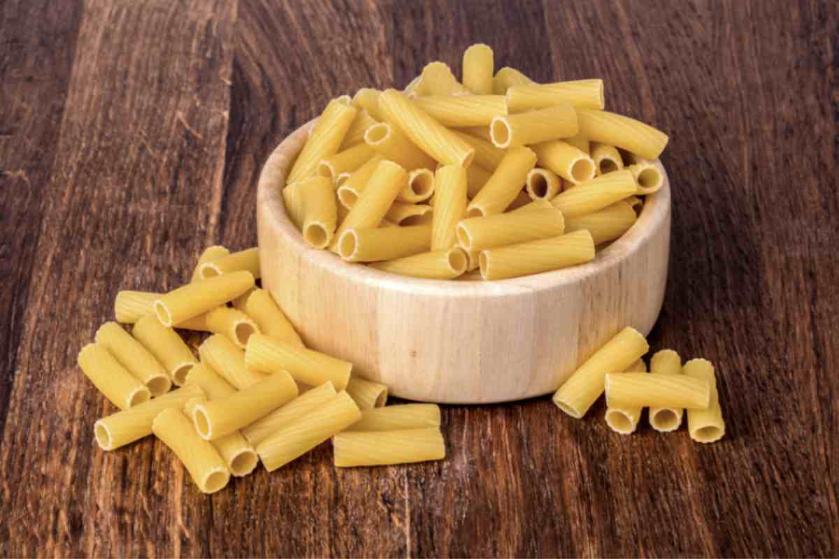 Tra questi, l’unione tra formaggio di capra e miele nei piatti di pasta si conferma come una combinazione vincente che trasforma