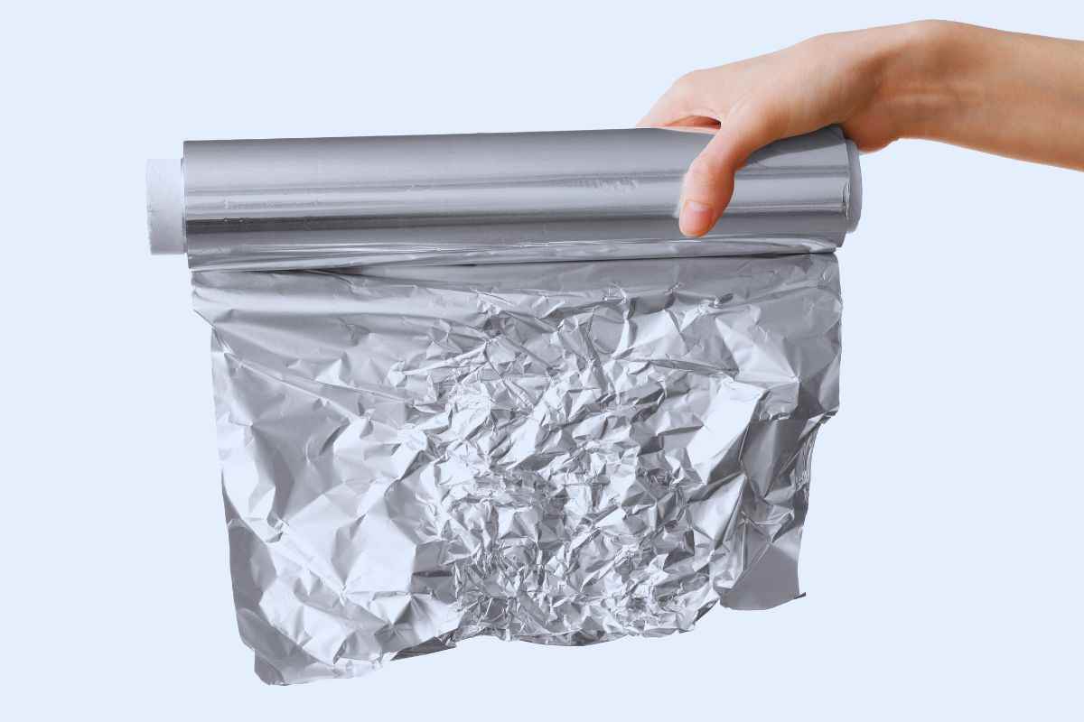 i motivi per cui non bisogna mettere carta stagnola in frigo