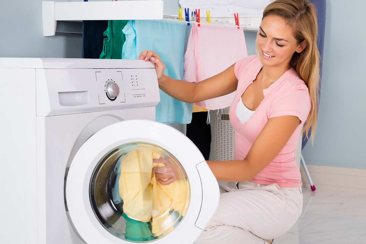 donna fa lavatrice