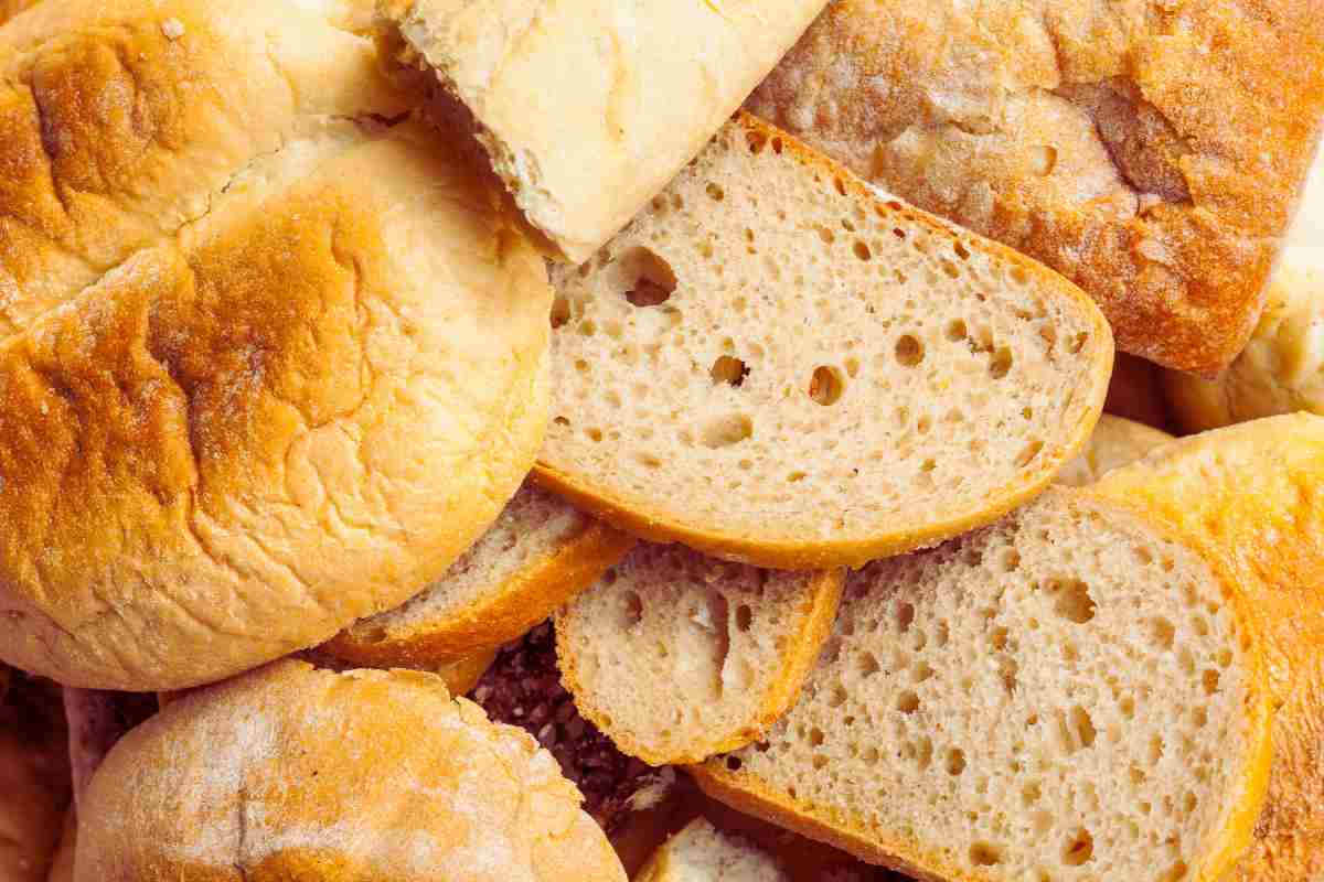Pane raffermo, con il trucco "della mela" torna morbido come appena comprato