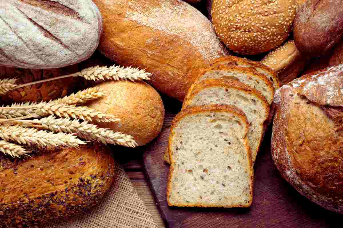 Pane raffermo, con il trucco "della mela" torna morbido come appena comprato